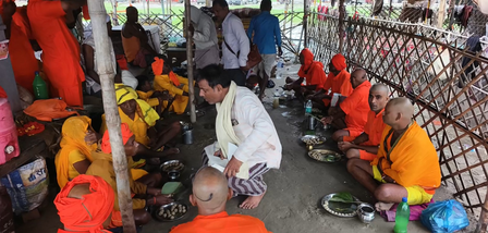 पितृ पक्ष 2026: पूर्णिमा स्नान के लिए प्रयागराज में संगम घाटों पर उमड़ी श्रद्धालुओं की भीड़