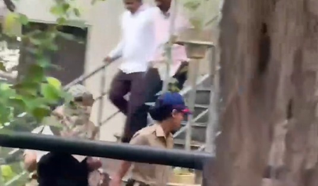 केतन हत्याकांड : कोर्ट ले जाते समय सिया गोयल ने मीडिया को किया अभद्र इशारा, वीडियो वायरल