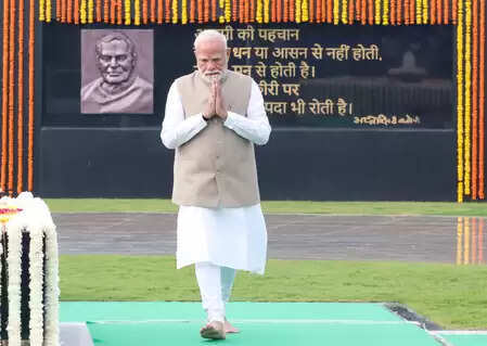 पीएम मोदी ने अटल बिहारी वाजपेयी को किया नमन, बोले- देश कभी उनका योगदान नहीं भूलेगा