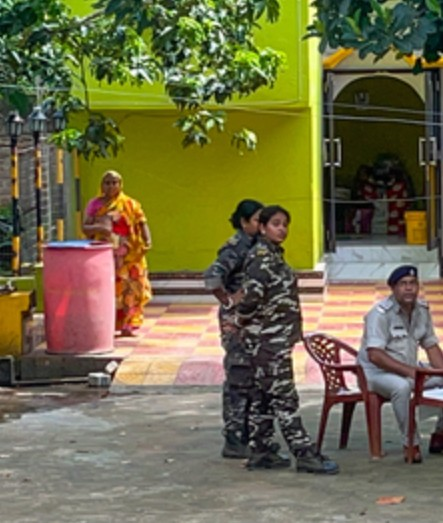 पश्चिम बंगाल एसटीएफ ने फरार तुलु मंडल के रिश्तेदारों के घरों पर की छापेमारी