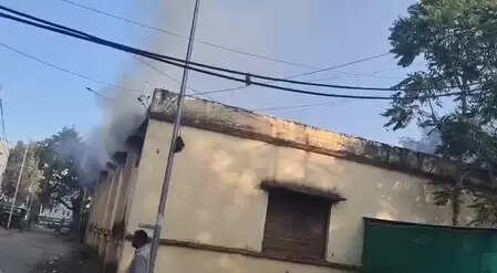 मध्य प्रदेश: राजगढ़ जिला अस्पताल के दवा स्टोर में भीषण आग, दो घंटों की मशक्कत के बाद पाया काबू