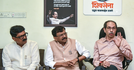 पीएम मोदी का बयान 'पेपर लीक पर महज एक पट्टी', 12 सालों में सिर्फ वादे और चुप्पी मिली: शिवसेना (यूबीटी)