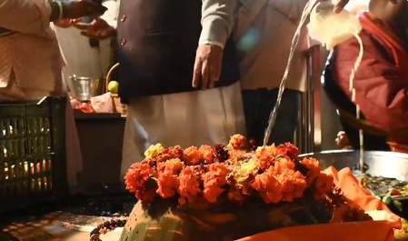 महाभारत काल से जुड़ा है देहरादून का टपकेश्वर मंदिर, जानें मंदिर की अनोखी कहानी