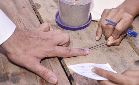 पश्चिम बंगाल में बुधवार को मतदान, कानून-व्यवस्था समेत कई मुद्दों पर जनता करेगी फैसला