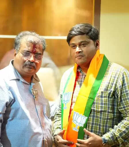 महाराष्ट्र: कांग्रेस के निलंबित 12 पार्षद भाजपा में हुए शामिल, प्रदेशाध्यक्ष रविंद्र ने दिलाई सदस्यता