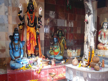 कोलकाता के चाइनीज काली मंदिर में लगता है चाऊमीन और मोमोज का भोज, अनूठी है परंपरा