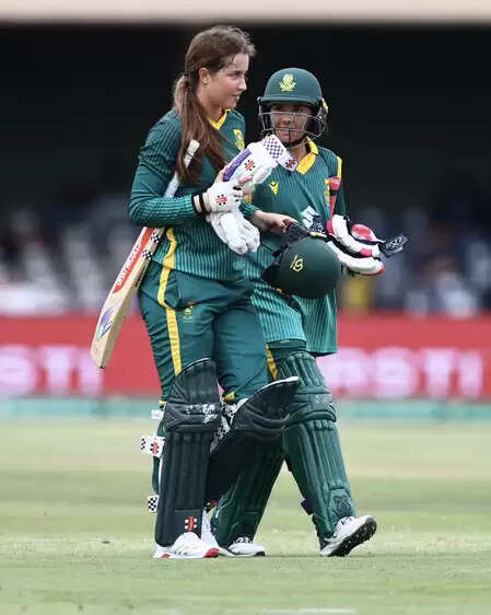 पहला वनडे: लुस-स्मिट की अटूट साझेदारी, साउथ अफ्रीकी महिलाओं ने आयरलैंड को 7 विकेट से रौंदा