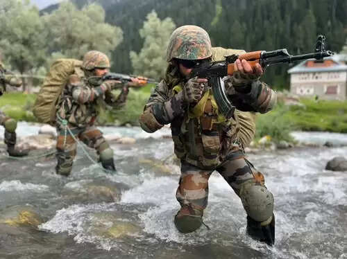 जम्मू-कश्मीर: सेना ने नियंत्रण रेखा पर घुसपैठ की कोशिश नाकाम की, मारा गया आतंकवादी