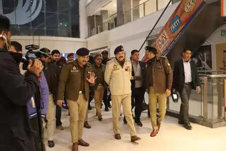 गौतमबुद्धनगर : नववर्ष के जश्न में सुरक्षा के कड़े इंतजाम, पुलिस का सघन चेकिंग अभियान, ड्रोन और सीसीटीवी से होगी निगरानी