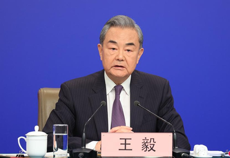 वांग यी ने फिनलैंड की विदेश मंत्री के साथ फोन पर बात की