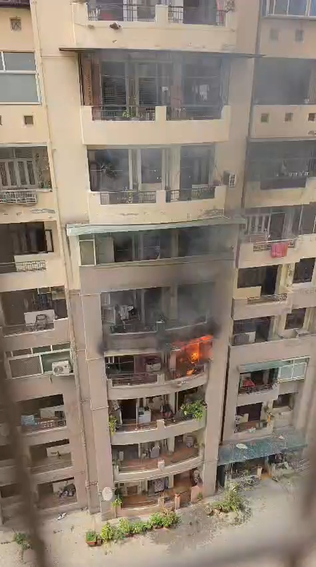 राजनगर एक्सटेंशन की क्लासिक सोसायटी में फ्लैट में लगी आग, फायर ब्रिगेड ने समय रहते पाया काबू