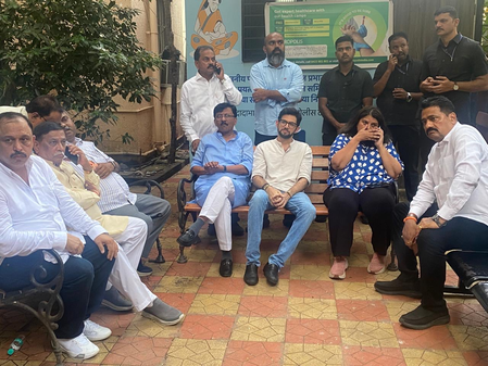 मुंबई: तुषार गांधी की हिरासत पर भड़की शिवसेना (यूबीटी), आदित्य ठाकरे बोले-रिहाई तक थाने से नहीं हटेंगे