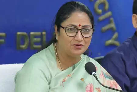 पंडित मदन मोहन मालवीय की पुण्यतिथि पर रेखा गुप्ता समेत कई राज्यों के मुख्यमंत्रियों ने श्रद्धांजलि दी