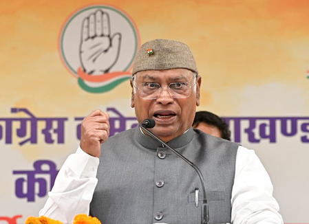 हल्द्वानी में कांग्रेस रैली के बाद ‘शुद्धिकरण’ पर भड़के खड़गे, बोले-धर्म के नाम पर हो रही राजनीति