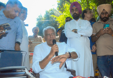 आम आदमी पार्टी के नेता मंत्रियों के आवासों पर कब्जा कर रहे हैं: सुनील जाखड़