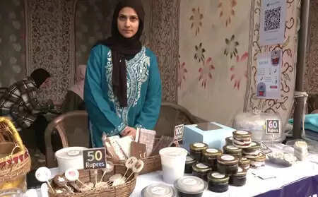 आर्टिकल 370 हटने के बाद कश्मीर में उभर रही युवा महिला उद्यमी, स्टार्टअप से बनीं आत्मनिर्भर