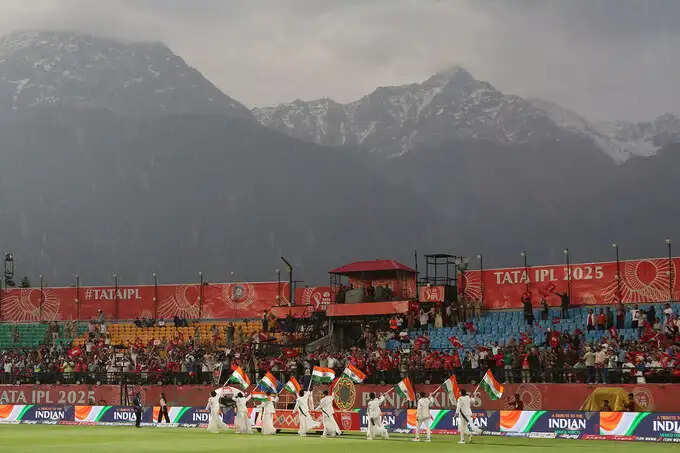 PBKS vs DC Highlights: 'तेरी मिट्टी में मिल जावां' धर्मशाला में भारतीय सेना को किया सलाम, बी प्राक के परफॉर्मेंस ने खड़े कर दिए रोंगटे