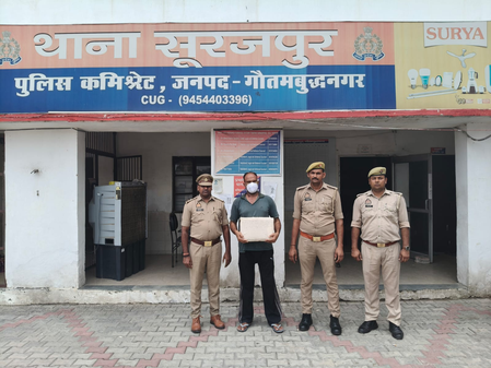 सूरजपुर कोर्ट में फर्जी वकील बनकर लोगों से ठगी करने वाला गिरफ्तार, नकली नोटरी मुहर और फर्जी दस्तावेज बरामद