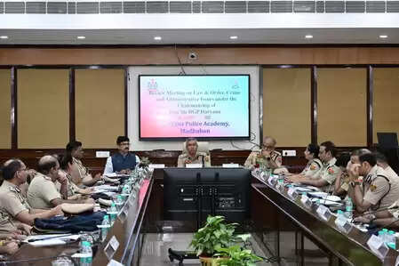 त्योहारी सीजन से पहले हरियाणा के डीजीपी ने कानून-व्यवस्था की समीक्षा की