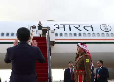 कार से म्यूजियम फिर एयरपोर्ट तक छोड़ने पहुंचे क्राउन प्रिंस, पीएम मोदी इथियोपिया के लिए रवाना
