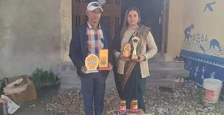 बिहार: बगहा की सुमन लिख रहीं आत्मनिर्भरता की नई कहानी, मधुमक्खी पालन से लाखों की कमाई