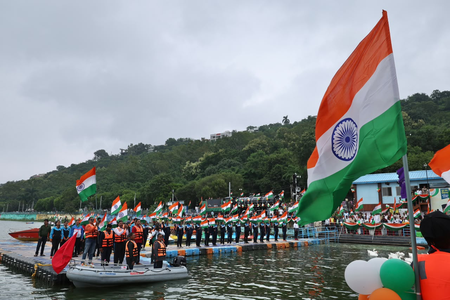 तिरंगे के रंग में रंगा भोपाल का बड़ा तालाब, सीएम मोहन यादव ने भी सराहा
