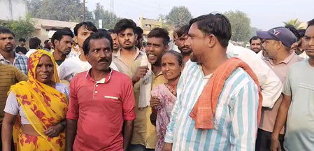 ग्वालियर शीतला माता मंदिर हादसा: पीड़ित परिजनों ने पोस्टमार्टम हाउस के बाहर किया हंगामा, प्रशासन पर लगाए गंभीर आरोप