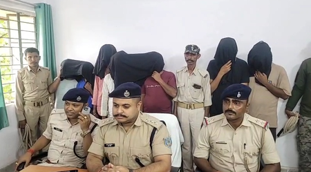 झारखंड: चतरा में देह व्यापार रैकेट का भंडाफोड़, 5 युवतियों समेत 12 गिरफ्तार​‌