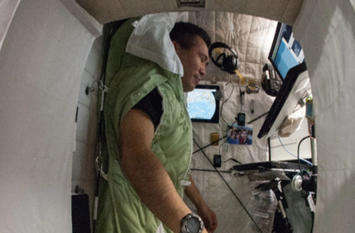 सुकून भरी नींद और स्वस्थ जीवन के लिए अपनाएं सात तरीके, नासा के 7 आसान उपाय