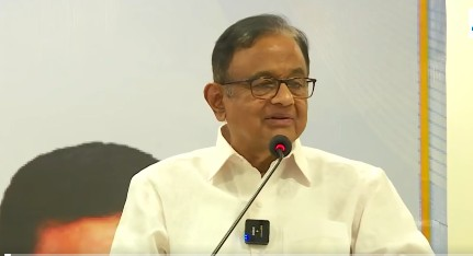 'वंदे मातरम' विवाद अनावश्यक और शरारतपूर्ण, सरकार उठा रही गैर-जरूरी मुद्दे : पी चिदंबरम
