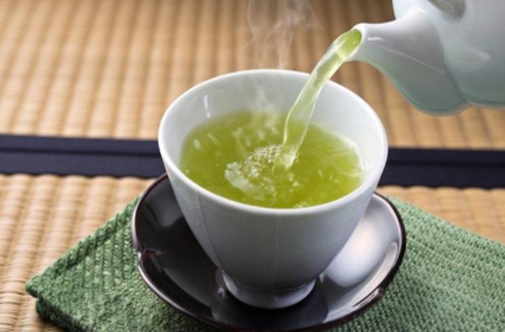इन गलतियों के कारण ग्रीन टी पहुंचा सकती है आपकी सेहत को नुकसान, पेट दर्द समेत हो सकती हैं कई समस्याएं