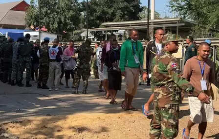 थाईलैंड ने कंबोडिया के 18 सैनिकों को किया रिहा