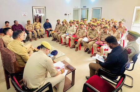 एसएसपी जोगिंदर सिंह ने दोमाना-अखनूर पुलिस अधिकारियों से मीटिंग की: सतर्कता, पेट्रोलिंग और सरप्राइज नाकों पर जोर