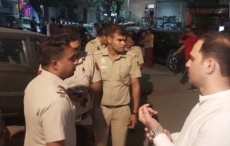 छोटे सिलेंडर से हमला कर पति ने पत्नी को मौत के घाट उतारा, शव के बगल में बैठा रहा