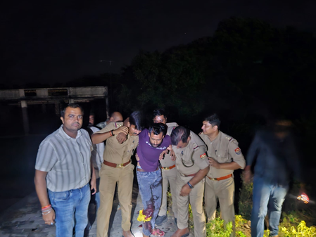 उत्तर प्रदेश: गोंडा में मुठभेड़ के बाद तीन गौतस्कर गिरफ्तार, बहराइच में शातिर अपराधी पुलिस की गोली लगने से घायल