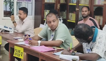 तमिलनाडु और पुडुचेरी में उपचुनाव के लिए वोटिंग खत्म, लोगों ने बढ़-चढ़कर हिस्सा लिया