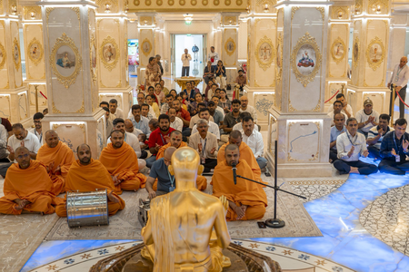 अबू धाबी के बीएपीएस हिंदू मंदिर में स्मित मच्छार के लिए विशेष प्रार्थना