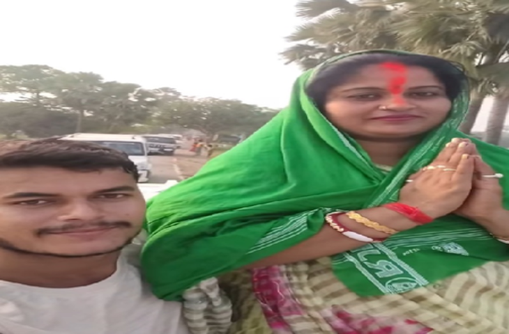 स्कॉर्पियो में बैठकर जनसंपर्क कर रही चंदा यादव, पति खेसारी लाल के लिए जनता से अपील