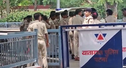 बिहार: पटना में भीम आर्मी का 'अधिकार मार्च', पुलिस ने कार्यकर्ताओं को हिरासत में लिया