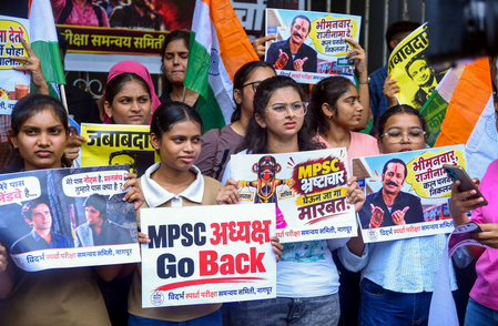पुणे में एमपीएससी पेपर लीक विवाद के बीच एक छात्र ने की आत्महत्या, उम्मीदवारों में फैला आक्रोश