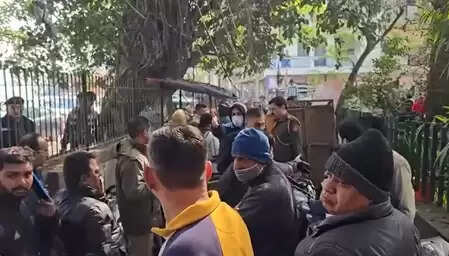 नई दिल्ली : शालीमार बाग इलाके में महिला की गोली मारकर हत्या, जांच में जुटी पुलिस