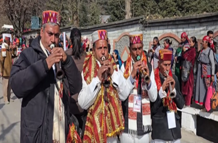 विंटर कार्निवल 2026: पारंपरिक वेशभूषा और झांकियों ने सैलानियों का मन मोह लिया