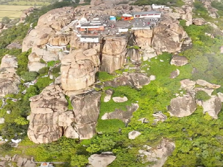 अंजनाद्रि पहाड़ी : 400 से अधिक सीढ़ियों की चढ़ाई, फिर मिलते हैं हनुमान