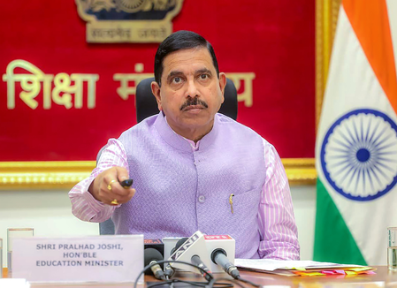 'रन फॉर यूनिटी': जोशी ने सरदार पटेल की विरासत को लेकर कांग्रेस पर निशाना साधा