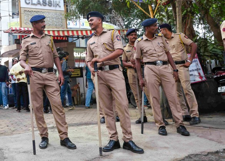 अमेरिका-इजरायल व ईरान में संघर्ष को लेकर मुंबई में जगह-जगह प्रदर्शन, पुलिस अलर्ट