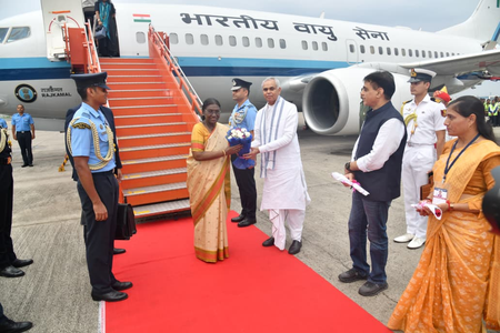 राष्ट्रपति द्रौपदी मुर्मु पहुंची एकतानगर, मंगलवार को 72वें नेशनल फिल्म अवॉर्ड्स सेरेमनी में होंगी शामिल
