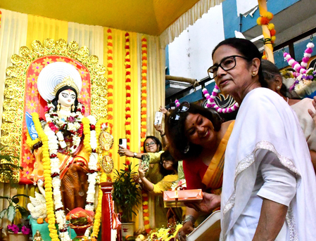 पश्चिम बंंगाल : योगमाया देवी कॉलेज के सरस्वती पूजा कार्यक्रम में शामिल हुईं मुख्यमंत्री, त्योहार को जाति-धर्म से परे बताया
