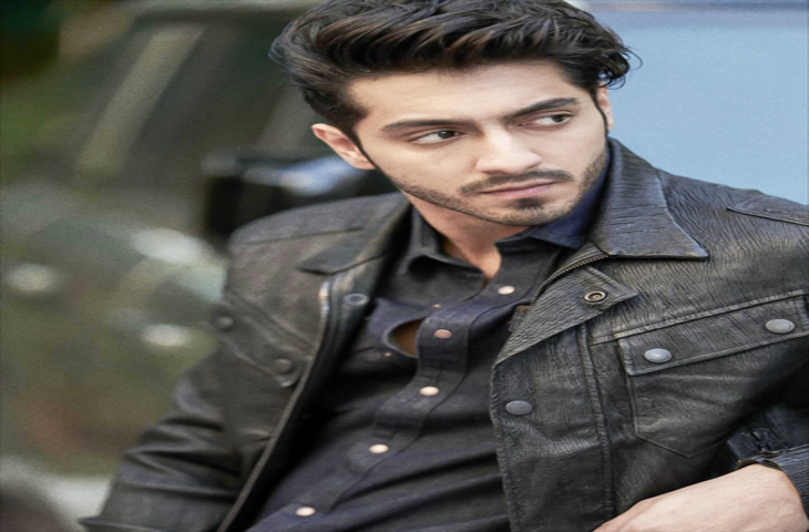 अली अब्बास जफर की फिल्म से सामने आया अहान पांडे का लुक