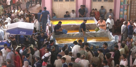 गांधीनगर के रूपाल में उमड़ा आस्था का महासागर, मां वरदायिनी की पल्ली पर श्रद्धालुओं ने घी चढ़ाकर मांगीं मन्नतें