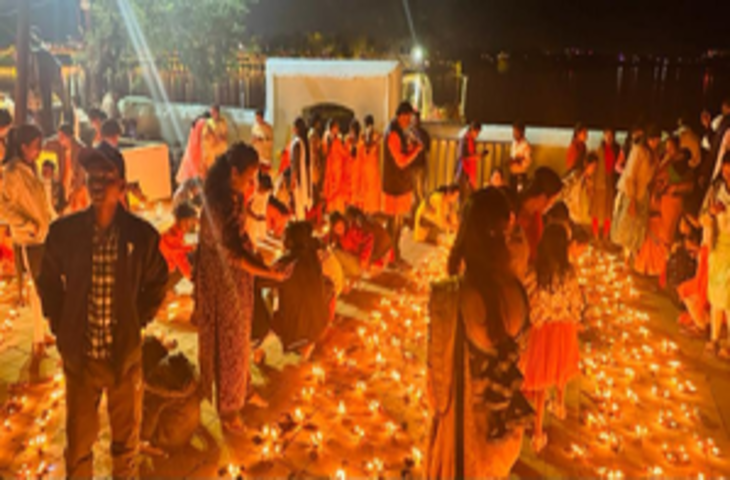 जगदलपुर में राम के नाम 3 लाख दीये जलाए गए